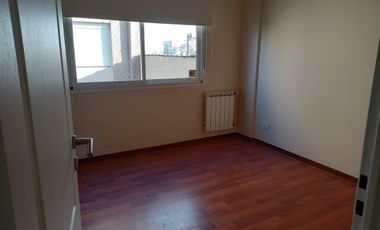 Departamento con balcon y cochera!