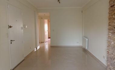 Departamento con balcon y cochera!