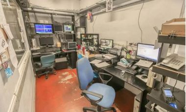 Edificio Comercial en venta - 9 Oficinas 6 Baños - Cocheras - 1000Mts2 - Quilmes