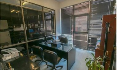 Edificio Comercial en venta - 9 Oficinas 6 Baños - Cocheras - 1000Mts2 - Quilmes