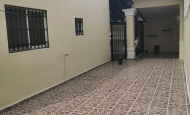 SE RENTA CASA EN CIUDAD DEL CARMEN, FRACCIONAMIENTO PRIVADO