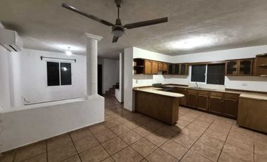 SE RENTA CASA EN CIUDAD DEL CARMEN, FRACCIONAMIENTO PRIVADO