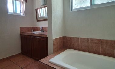 SE RENTA CASA EN CIUDAD DEL CARMEN, FRACCIONAMIENTO PRIVADO