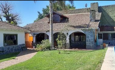 Casa en venta - 3 Dormitorios 3 Baños - Cochera - 530Mts2 - San Andrés Giles