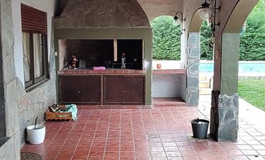 Casa en venta - 3 Dormitorios 3 Baños - Cochera - 530Mts2 - San Andrés Giles