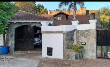Casa en venta - 3 Dormitorios 3 Baños - Cochera - 530Mts2 - San Andrés Giles