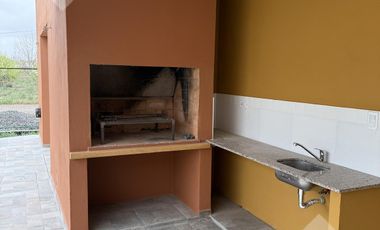 Venta casa 3 dormitorios - Barrio Los Sauces– Fernández Oro