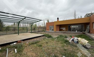 Venta casa 3 dormitorios - Barrio Los Sauces– Fernández Oro