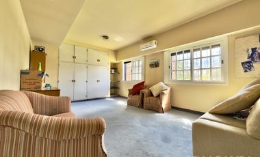 CASA VENTA ACASSUSO 9 AMBIENTES JARDIN PISCINA COCHERA