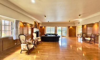 CASA VENTA ACASSUSO 9 AMBIENTES JARDIN PISCINA COCHERA