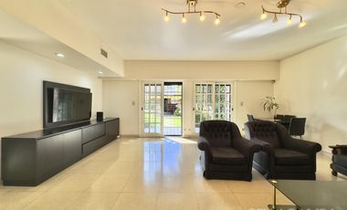 CASA VENTA ACASSUSO 9 AMBIENTES JARDIN PISCINA COCHERA