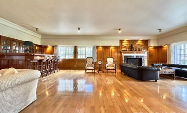 CASA VENTA ACASSUSO 9 AMBIENTES JARDIN PISCINA COCHERA