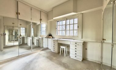 CASA VENTA ACASSUSO 9 AMBIENTES JARDIN PISCINA COCHERA