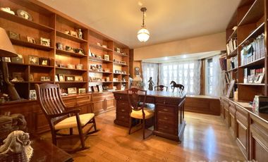 CASA VENTA ACASSUSO 9 AMBIENTES JARDIN PISCINA COCHERA