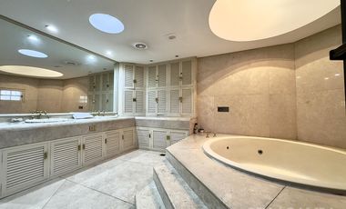 CASA VENTA ACASSUSO 9 AMBIENTES JARDIN PISCINA COCHERA