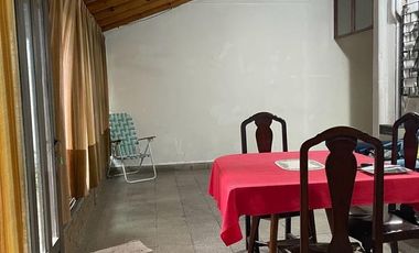 Casa en venta - 2 Dormitorios 1 Baño 1 Cochera - 223Mts2 - Quilmes Oeste