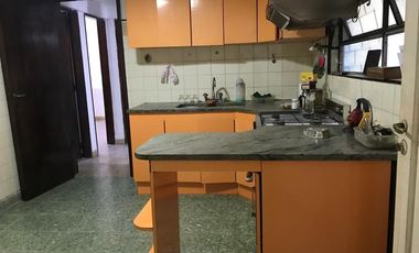 Casa en venta - 2 Dormitorios 1 Baño 1 Cochera - 223Mts2 - Quilmes Oeste