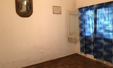 Casa en venta - 2 Dormitorios 1 Baño 1 Cochera - 223Mts2 - Quilmes Oeste