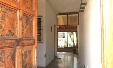 Casa en venta - 2 Dormitorios 1 Baño 1 Cochera - 223Mts2 - Quilmes Oeste