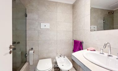 Casa IMPECABLE en San Patricio 2 dormitorios en suite - Cochera quincho y Parque