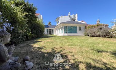 Casa IMPECABLE en San Patricio 2 dormitorios en suite - Cochera quincho y Parque