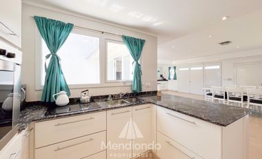 Casa IMPECABLE en San Patricio 2 dormitorios en suite - Cochera quincho y Parque