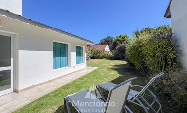 Casa IMPECABLE en San Patricio 2 dormitorios en suite - Cochera quincho y Parque