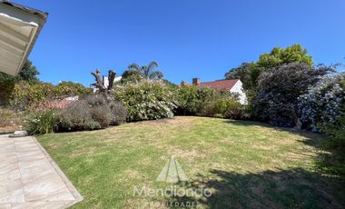 Casa IMPECABLE en San Patricio 2 dormitorios en suite - Cochera quincho y Parque