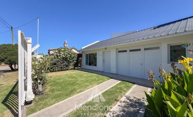 Casa IMPECABLE en San Patricio 2 dormitorios en suite - Cochera quincho y Parque