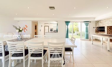 Casa IMPECABLE en San Patricio 2 dormitorios en suite - Cochera quincho y Parque