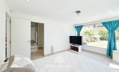 Casa IMPECABLE en San Patricio 2 dormitorios en suite - Cochera quincho y Parque