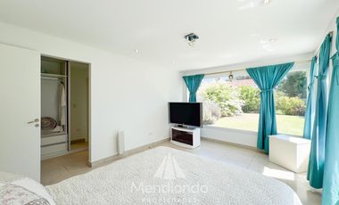 Casa IMPECABLE en San Patricio 2 dormitorios en suite - Cochera quincho y Parque