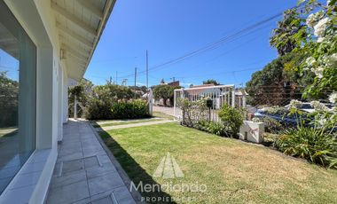 Casa IMPECABLE en San Patricio 2 dormitorios en suite - Cochera quincho y Parque