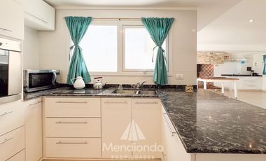 Casa IMPECABLE en San Patricio 2 dormitorios en suite - Cochera quincho y Parque