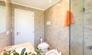 Casa IMPECABLE en San Patricio 2 dormitorios en suite - Cochera quincho y Parque