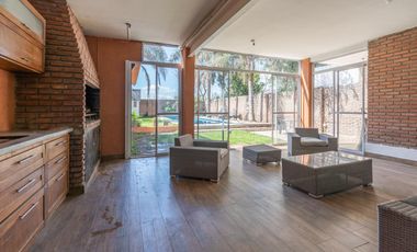 CASA EN VENTA EN BAIGORRIA 4 DORMITORIOS Y  PISCINA