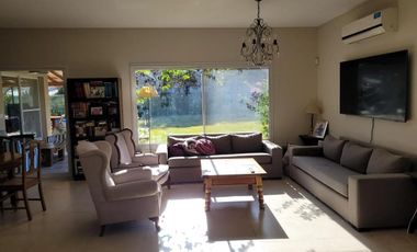 Casa en venta - 4 Dormitorios 3 Baños - Cocheras - 900Mts2 - Buenos Aires Village, Bella Vista