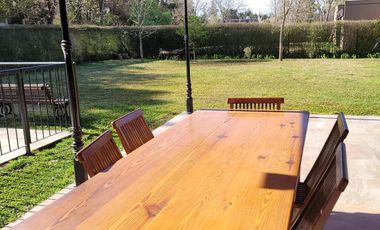 Casa en venta - 4 Dormitorios 3 Baños - Cocheras - 900Mts2 - Buenos Aires Village, Bella Vista
