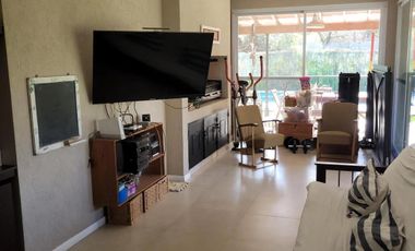 Casa en venta - 4 Dormitorios 3 Baños - Cocheras - 900Mts2 - Buenos Aires Village, Bella Vista