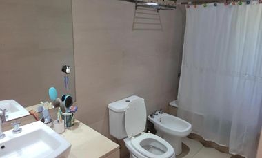 Casa en venta - 4 Dormitorios 3 Baños - Cocheras - 900Mts2 - Buenos Aires Village, Bella Vista