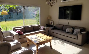 Casa en venta - 4 Dormitorios 3 Baños - Cocheras - 900Mts2 - Buenos Aires Village, Bella Vista