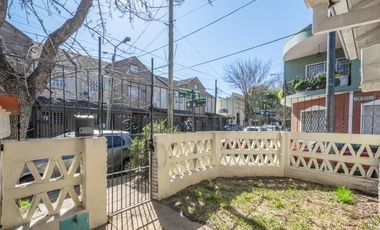 PH Venta 3amb 2dorm tipo casa, sin expensas, con cochera cubierta.