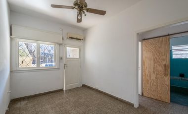 PH Venta 3amb 2dorm tipo casa, sin expensas, con cochera cubierta.