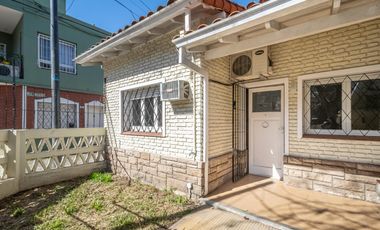 PH Venta 3amb 2dorm tipo casa, sin expensas, con cochera cubierta.