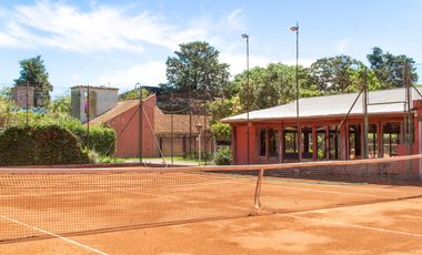 Terreno único en Maschwitz - Amplio potencial - Hoy complejo deportivo y casa de eventos -