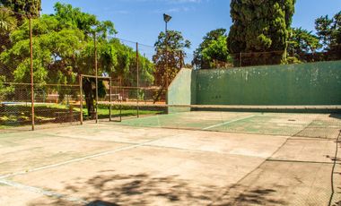 Terreno único en Maschwitz - Amplio potencial - Hoy complejo deportivo y casa de eventos -