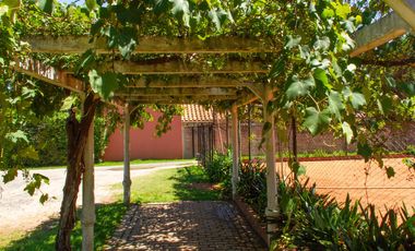 Terreno único en Maschwitz - Amplio potencial - Hoy complejo deportivo y casa de eventos -