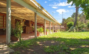 Terreno único en Maschwitz - Amplio potencial - Hoy complejo deportivo y casa de eventos -