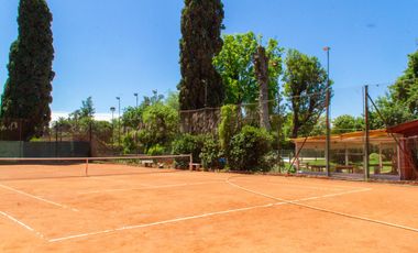 Terreno único en Maschwitz - Amplio potencial - Hoy complejo deportivo y casa de eventos -