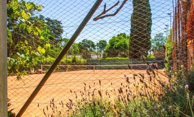 Terreno único en Maschwitz - Amplio potencial - Hoy complejo deportivo y casa de eventos -